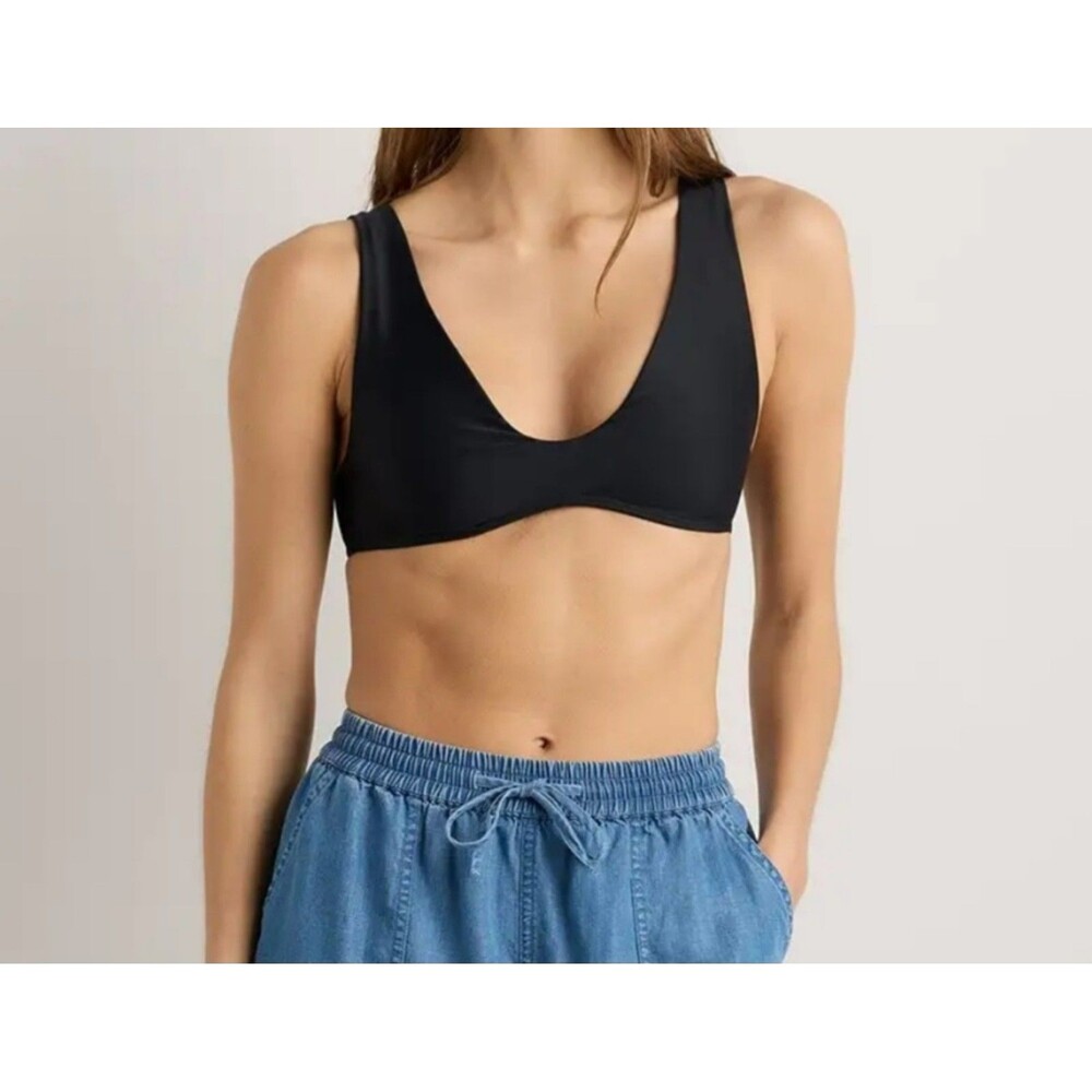 Quince Italian plunge bikini top in Black Size Large minimalist beach vacation